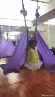 小女孩的泳衣视频